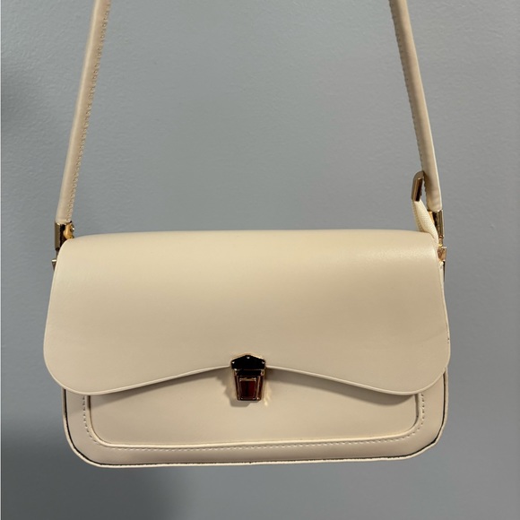🤍 Beige Shoulder Bag 🤍 - Picture 2 of 5